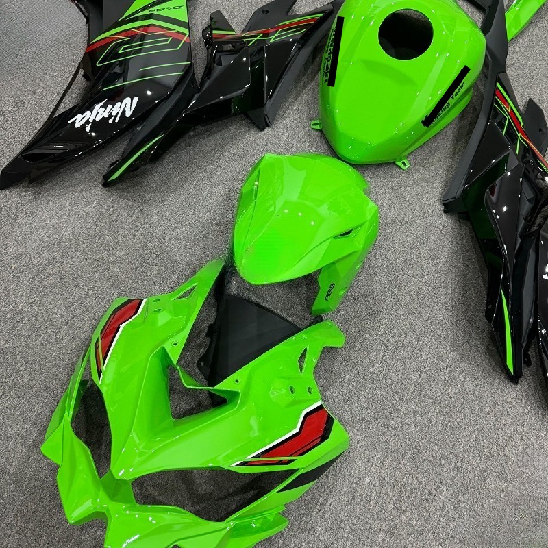 Motorcycle Gear Kawasaki - Zestaw owiewek motocyklowych TwoWheel Gear, malowany